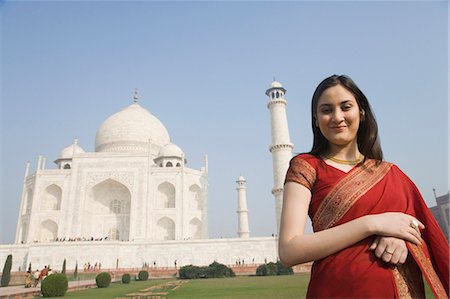 simsearch:857-03193051,k - Woman standing in front of a mausoleum, Taj Mahal, Agra, Uttar Pradesh, India Stock Photo - Rights-Managed, Code: 857-03193047