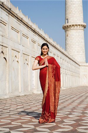 simsearch:857-03193051,k - Woman greeting beside a mausoleum, Taj Mahal, Agra, Uttar Pradesh, India Stock Photo - Rights-Managed, Code: 857-03193058