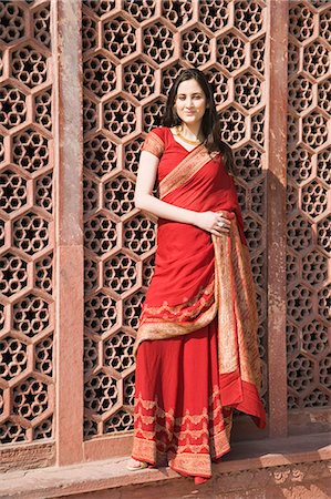 simsearch:857-03193051,k - Woman posing in a mausoleum, Taj Mahal, Agra, Uttar Pradesh, India Stock Photo - Rights-Managed, Code: 857-03193065