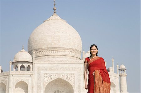 simsearch:857-03193051,k - Woman standing in front of a mausoleum, Taj Mahal, Agra, Uttar Pradesh, India Stock Photo - Rights-Managed, Code: 857-03193061