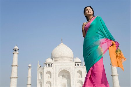 simsearch:857-03193051,k - Woman standing in front of a mausoleum, Taj Mahal, Agra, Uttar Pradesh, India Stock Photo - Rights-Managed, Code: 857-03193062