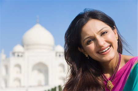 simsearch:857-03193051,k - Woman smiling with a mausoleum in the background, Taj Mahal, Agra, Uttar Pradesh, India Stock Photo - Rights-Managed, Code: 857-03193063