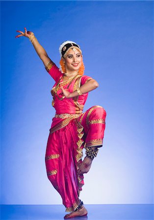 Woman performing Bharatnatyam the classical dance of India Foto de stock - Con derechos protegidos, Código: 857-03554019