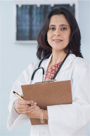 radiographs - Portrait of a female doctor smiling, Gurgaon, Haryana, India Stock Photo - Rights-Managed, Code: 857-03554276