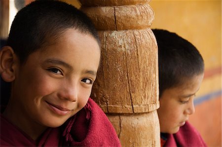 Moines d'enfant dans un monastère, le monastère de Likir, Jammu and Kashmir, Ladakh, Inde Photographie de stock - Rights-Managed, Code: 857-03553761