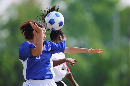 Women Playing Soccer Foto de stock - Con derechos protegidos, Código: 858-06617837