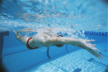 simsearch:858-06756400,k - Male Swimmer Underwater In Pool Stock Photo - Rights-Managed, Code: 858-06756384