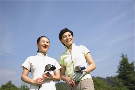 simsearch:858-03050428,k - Low angle view of women holding golf club Stock Photo - Rights-Managed, Code: 858-03049945