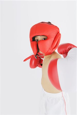 Kick boxer punching and looking at camera Foto de stock - Con derechos protegidos, Código: 858-03050028