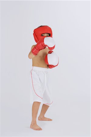 Kick boxer punching and looking at camera Foto de stock - Con derechos protegidos, Código: 858-03050029