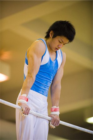 simsearch:858-03050211,k - A male gymnast performing on horizontal bar Foto de stock - Con derechos protegidos, Código: 858-03050176