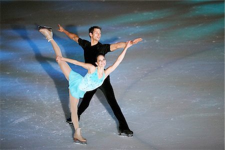 simsearch:858-03448602,k - Figure Skaters,Man doing Spread Eagle Stock Photo - Rights-Managed, Code: 858-03448607