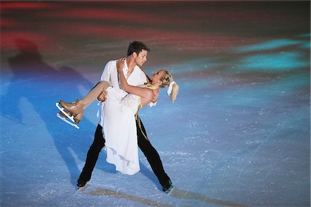 simsearch:858-03448602,k - Figure Skaters Holding each other Stock Photo - Rights-Managed, Code: 858-03448628