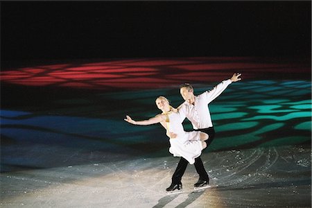 simsearch:858-03448602,k - Figure Skaters with Arms Outstretched Stock Photo - Rights-Managed, Code: 858-03448642