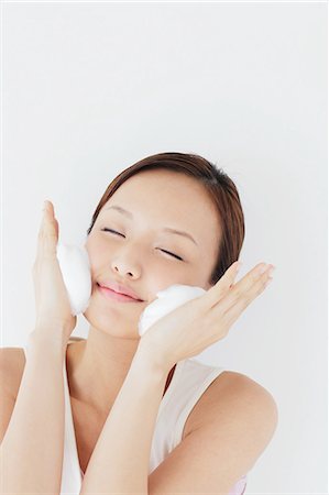 putting (placing object on or in something) - Japanese woman washing her face with foaming cleanser Stock Photo - Rights-Managed, Code: 859-06404796