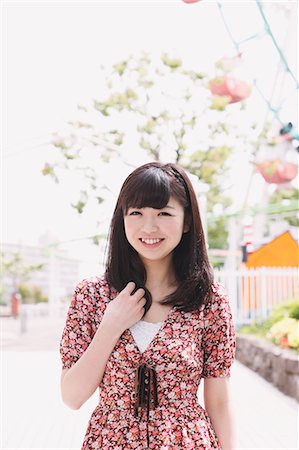 fashion floral patterns - Portrait of a Japanese girl at an amusement park Stock Photo - Rights-Managed, Code: 859-06404831