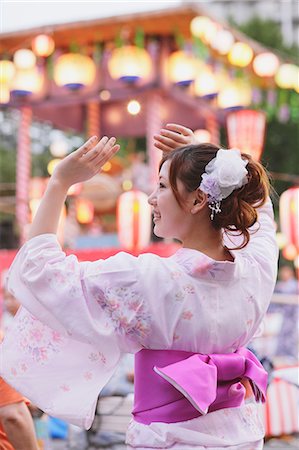 simsearch:859-06710957,k - Japanese woman in Yukata dancing Stock Photo - Rights-Managed, Code: 859-06404929