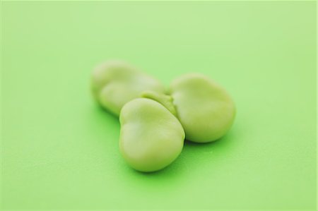 Broad beans on green background Stock Photo - Rights-Managed, Code: 859-06470265