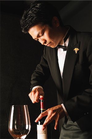 simsearch:859-06405000,k - Sommelier opening a bottle of wine Stock Photo - Rights-Managed, Code: 859-06537791