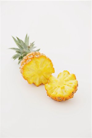 food not sharing - Pineapple Photographie de stock - Rights-Managed, Code: 859-06538318