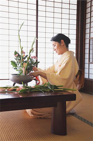 straw mat - Woman in a kimono performing flower arrangement Stock Photo - Rights-Managed, Code: 859-06538336