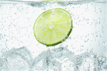 sizzle - Sparkling Water With Ice And Cut Lime Stock Photo - Rights-Managed, Code: 859-06617308