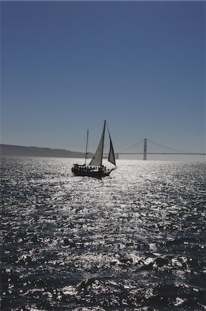 suspension bridge san francisco - Boat sailing and Golden Gate Bridge Stock Photo - Rights-Managed, Code: 859-06710894