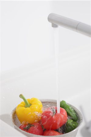 flowing - Washing vegetables Stock Photo - Rights-Managed, Code: 859-06808276