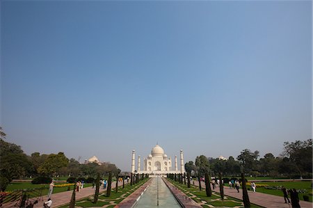 people walking in the distance - Taj Mahal, Agra, India Stock Photo - Rights-Managed, Code: 859-07282970