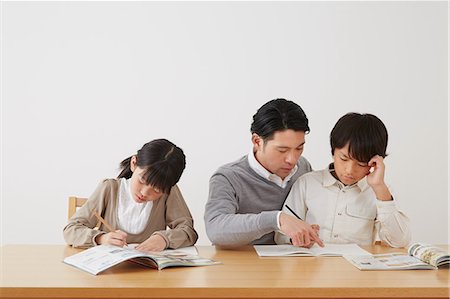 Father helping son and daughter with homework Photographie de stock - Rights-Managed, Code: 859-07711014
