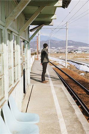 simsearch:859-03860700,k - Young Japanese man having a train trip across Japan Foto de stock - Con derechos protegidos, Código: 859-08067042