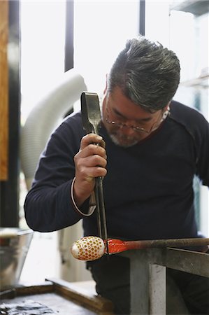 simsearch:859-06405000,k - Japanese glass artisan working in the studio Stock Photo - Rights-Managed, Code: 859-08384714