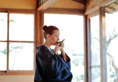 simsearch:859-06538435,k - Caucasian woman wearing yukata at traditional ryokan, Tokyo, Japan Stock Photo - Rights-Managed, Code: 859-08993781