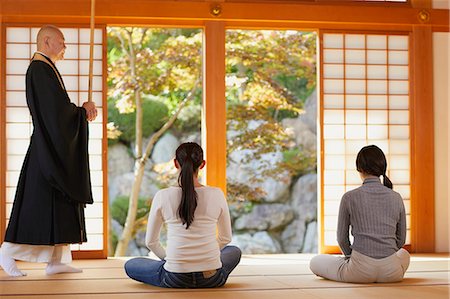 Japanese priest preaching zen meditation Stock Photo - Rights-Managed, Code: 859-09155295