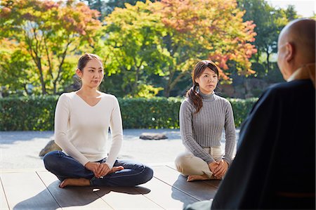 simsearch:859-06710957,k - Japanese priest preaching to women at a temple Stock Photo - Rights-Managed, Code: 859-09155314
