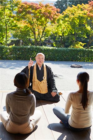 simsearch:859-06710957,k - Japanese priest preaching to women at a temple Stock Photo - Rights-Managed, Code: 859-09155311