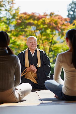 simsearch:859-06710957,k - Japanese priest preaching to women at a temple Stock Photo - Rights-Managed, Code: 859-09155313