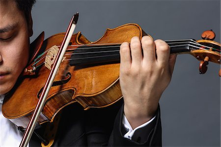 Japanese violinist Stock Photo - Rights-Managed, Code: 859-09155413