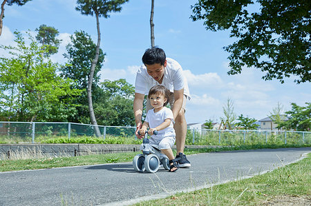 Japanese father and son at the park Stock Photo - Rights-Managed, Code: 859-09193217
