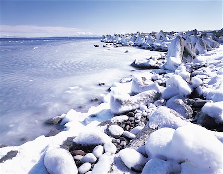 simsearch:859-03036612,k - An Icy Shoreline Stock Photo - Rights-Managed, Code: 859-03036477