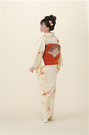 Japanese Woman Wearing Kimono And Geta Stock Photo - Rights-Managed, Code: 859-03038707