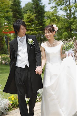 simsearch:859-03039180,k - Bride and Groom Walking in Garden Stock Photo - Rights-Managed, Code: 859-03039133