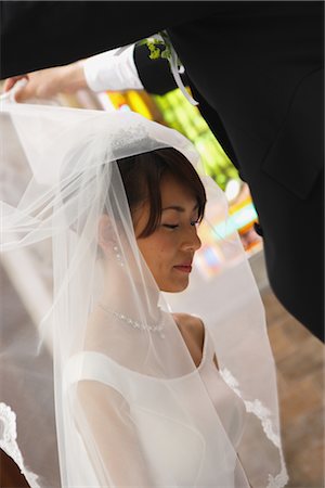 simsearch:859-03039180,k - Groom Lifting Veil Stock Photo - Rights-Managed, Code: 859-03039174