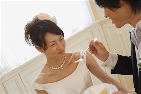 simsearch:859-03039180,k - Groom Feeding Cake to Bride Stock Photo - Rights-Managed, Code: 859-03039187