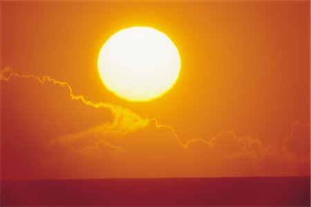 simsearch:859-03043664,k - Beautiful View of Sun Stock Photo - Rights-Managed, Code: 859-03043610