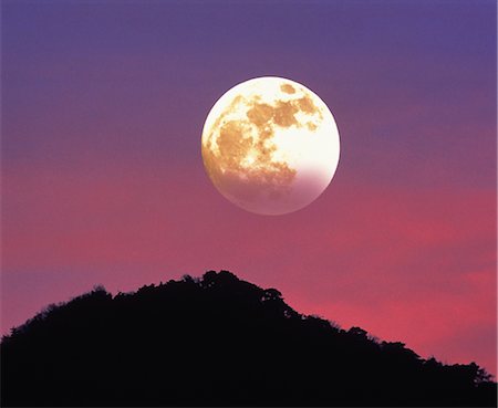 simsearch:859-03043620,k - Moon Over Mountain Top Stock Photo - Rights-Managed, Code: 859-03043677