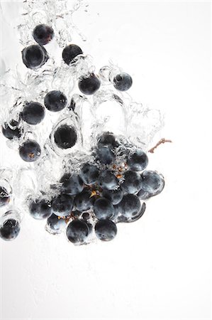 Kyoho Grapes Splashing In To Water Stock Photo - Rights-Managed, Code: 859-03598591