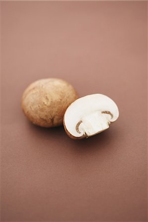 simsearch:859-03601051,k - Half Of Mushroom Stock Photo - Rights-Managed, Code: 859-03600866