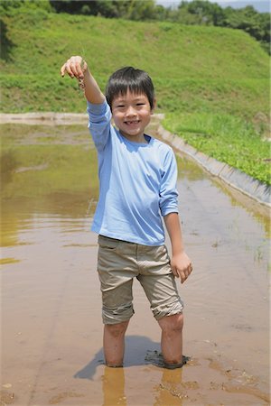 simsearch:673-02801432,k - Boy Holding Plant Seed At Wetland Stock Photo - Rights-Managed, Code: 859-03755214