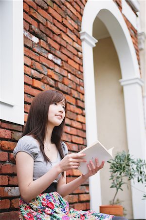 simsearch:614-02985269,k - Beautiful Teenage Girl Sitting And Holding Book Stock Photo - Rights-Managed, Code: 859-03780095